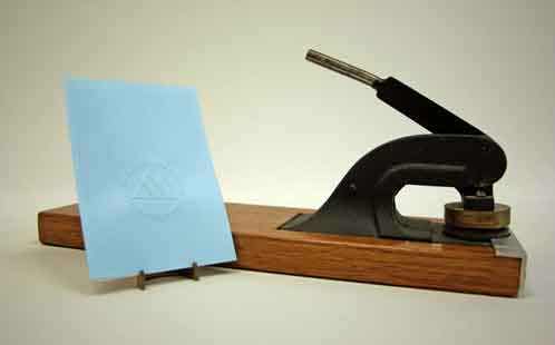 Official seal of the Macarthur Institute for Higher Education