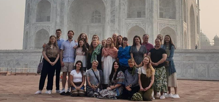 WSU Students in from of Taj Mahal