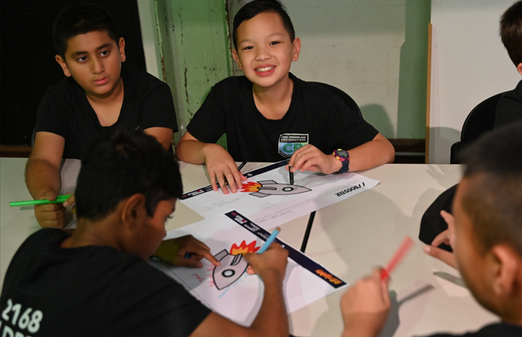 Image of a group of children doing a drawing exercise Image of a group of children doing a drawing exercise