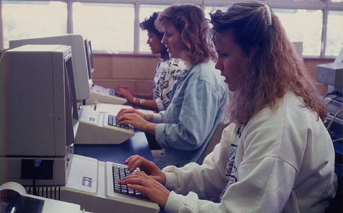 UWS Nepean commerce students in 1990