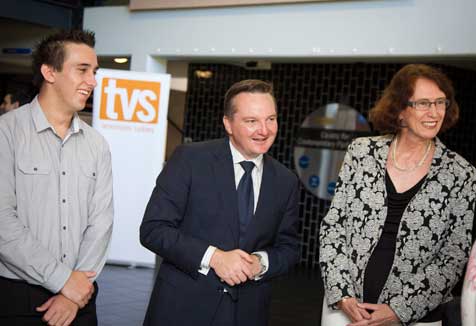 Minister Bowen visits UWS