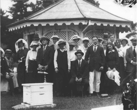 Apiary School group, taken in front of Apiary building [Hawkesbury Agricultural College (HAC)]