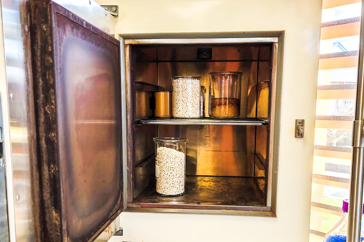 Vacuum Chambers and Ovens