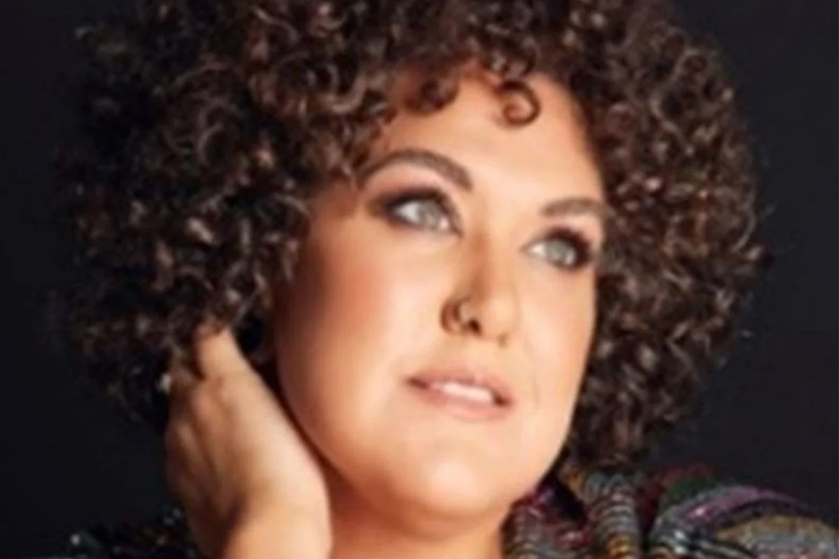 Ms Casey Donovan