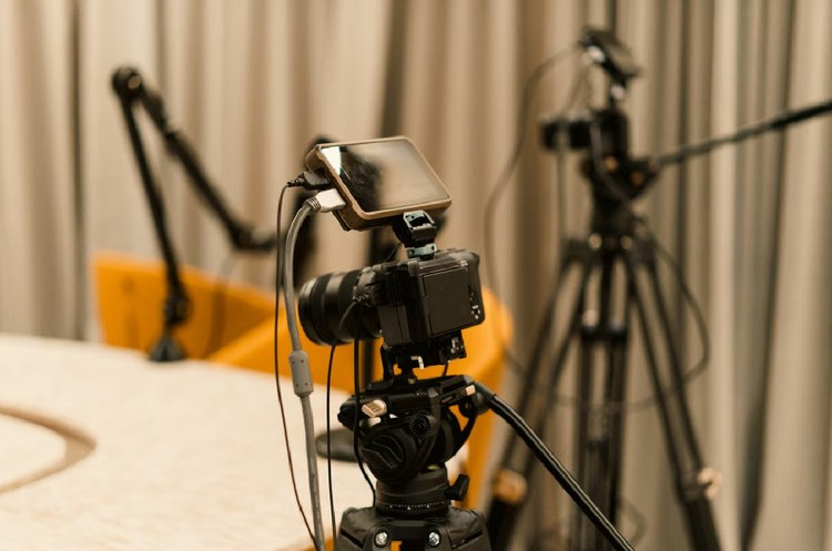 Media Monitor 14