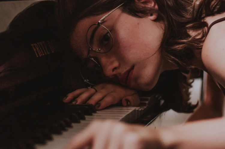 female-music.png