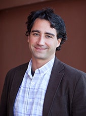 Portrait photo of Dr Pablo Fuentenebro