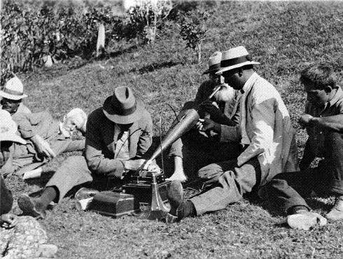 Elsdon Best recording Iehu Nukunuku playing a flute, 1923