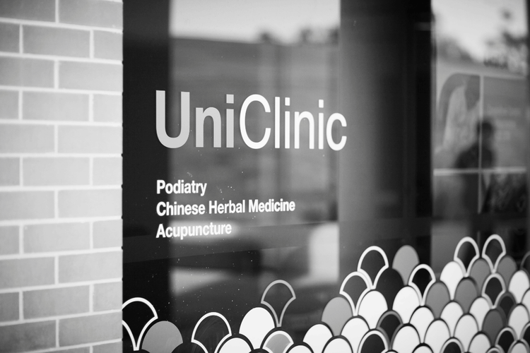 UniClinic signage