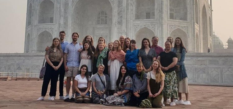 WSU Students in from of Taj Mahal